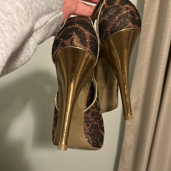 Guess Cheetah Heels - Picture 3 of 3